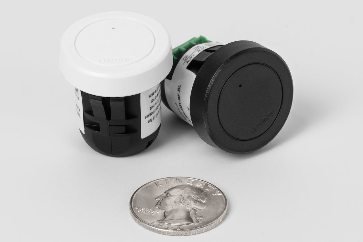 Lutron 的小型 Athena 无线节点是一个集成的灯具控制器，可以通过 DALI 2 与 DALI Type 8、0-10V、Clear Connect Type X 进行通信。它可以通过蓝牙进行设置。